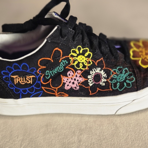 Vans Black Sneakers with Colorful Floral Embroidery - Picture 3 of 11